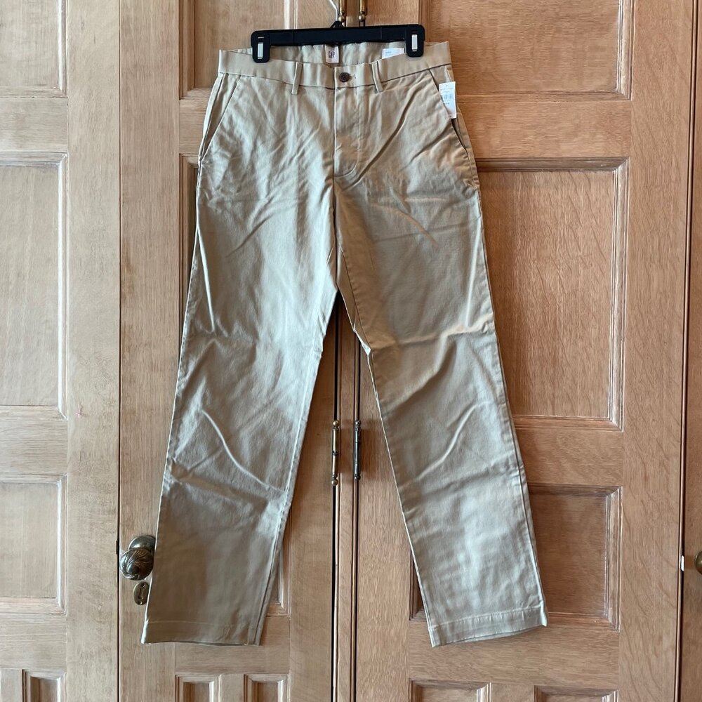 NWT GAP Khaki Pants, Size 31x32